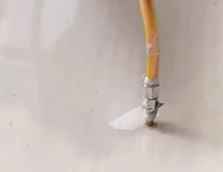 巴南瓷砖空鼓维修公司专业解答在瓷砖铺贴过程中，如果使用的砂料过粗（如全部使用了粗砂），可能会导致以下问题